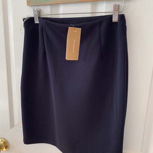 NWT ~ Francesca’s Navy Skirt ~ Size Medium - Picture 4 of 4